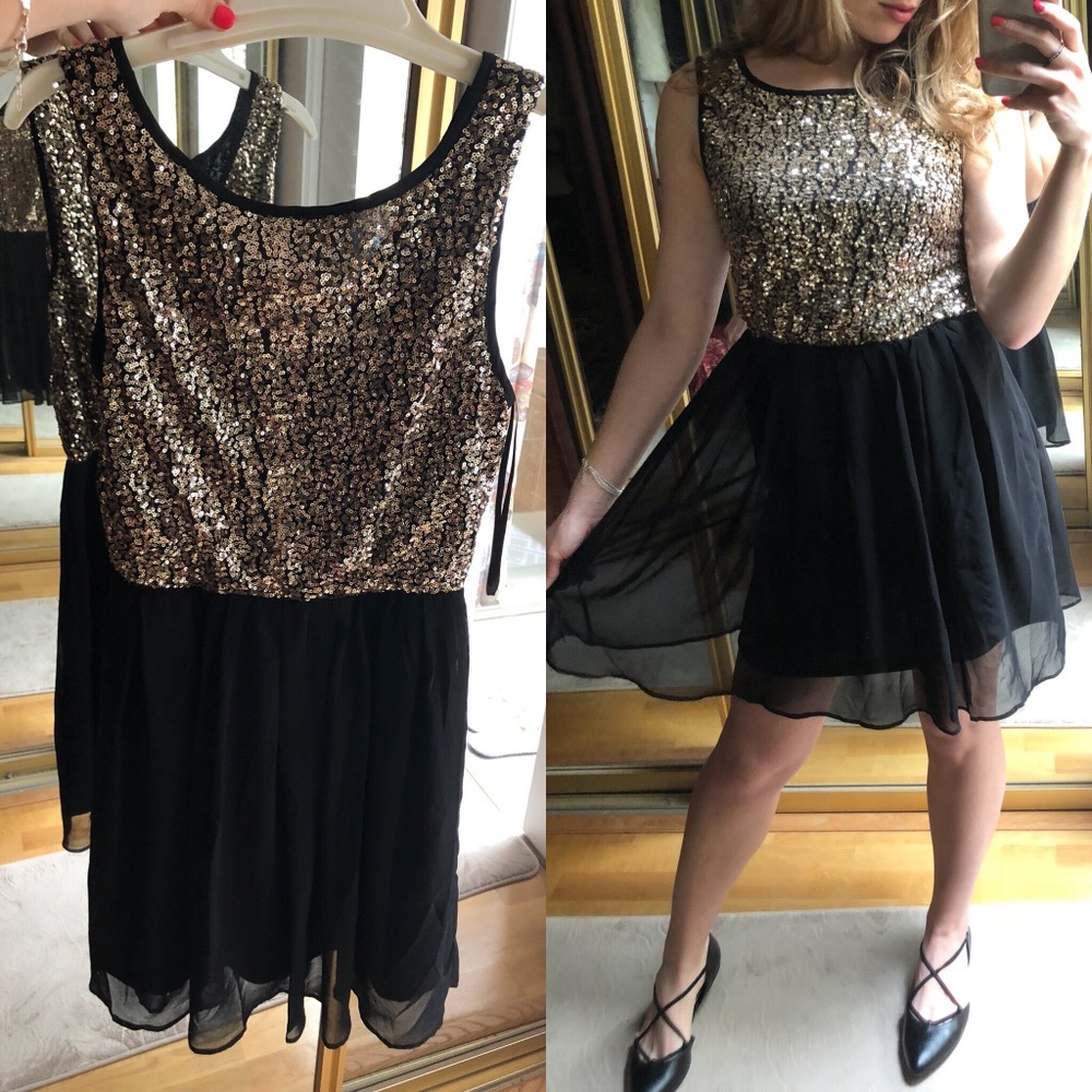 Sparkly gold flowy party dress